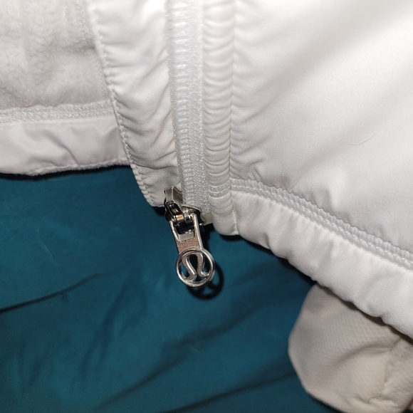 LULULEMON beautiful and form fitting jacket! - Picture 6 of 6